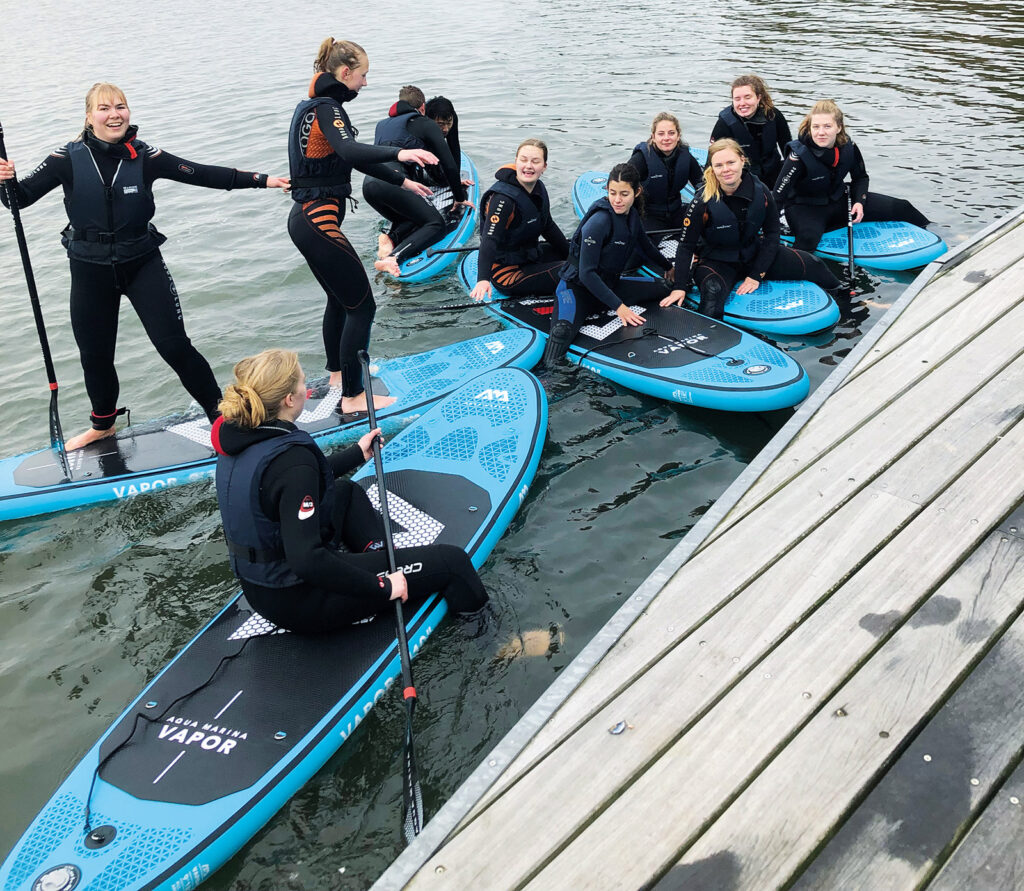 padleboard er en af aktiviteterne i højskolefaget adventure.